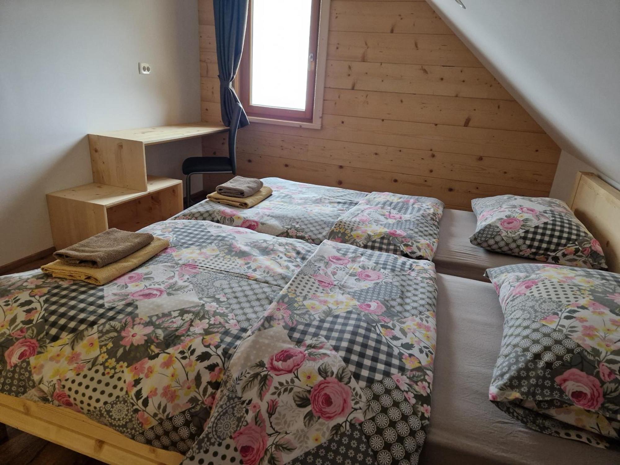 Guest House Pr Ambruzarju & Apartments Cerklje na Gorenjskem Habitación foto