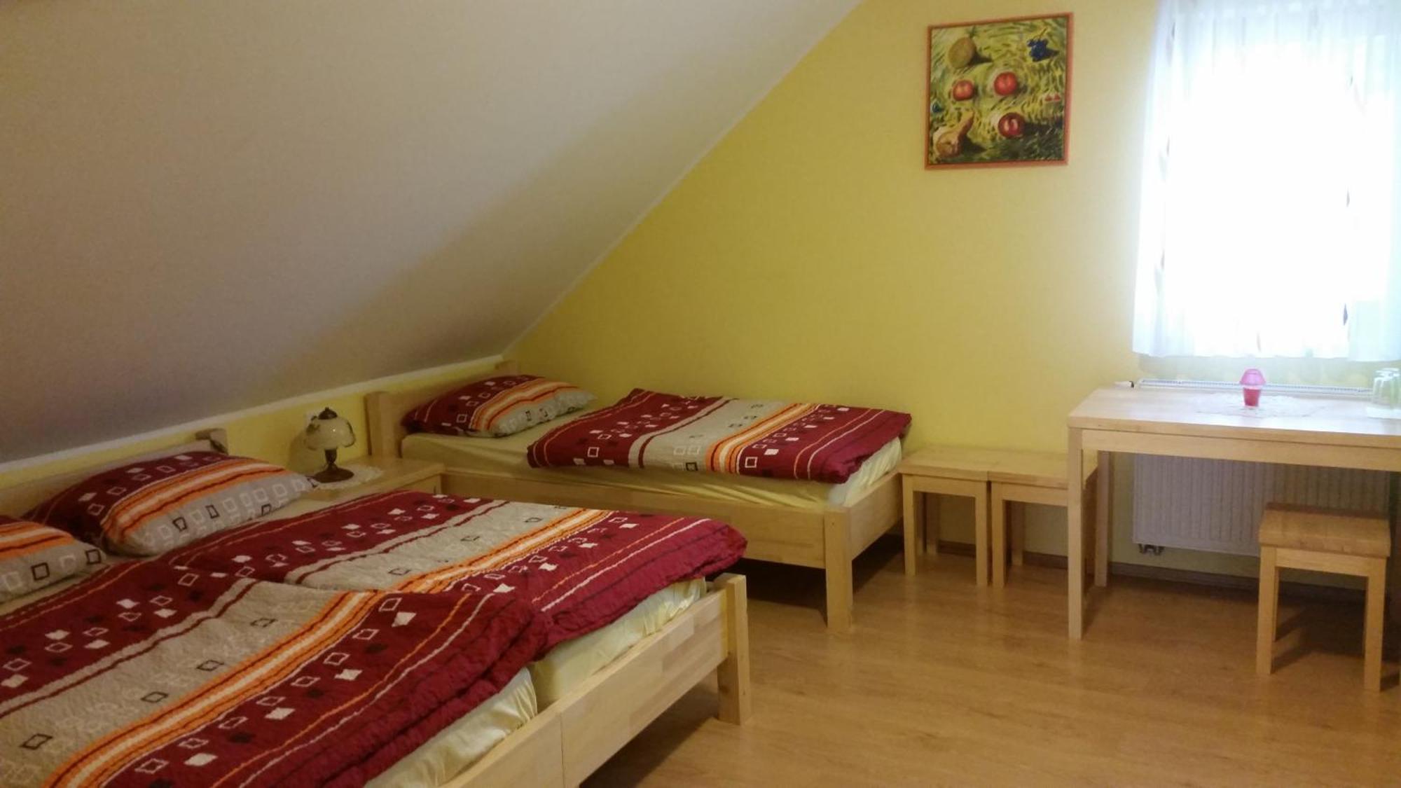 Guest House Pr Ambruzarju & Apartments Cerklje na Gorenjskem Habitación foto
