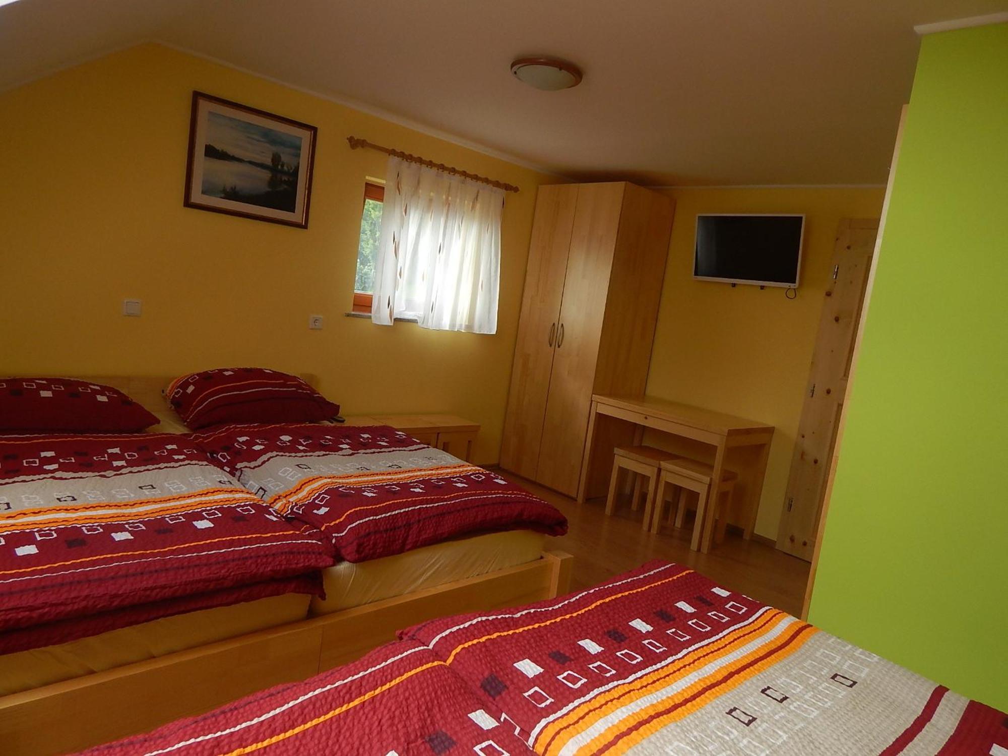 Guest House Pr Ambruzarju & Apartments Cerklje na Gorenjskem Habitación foto