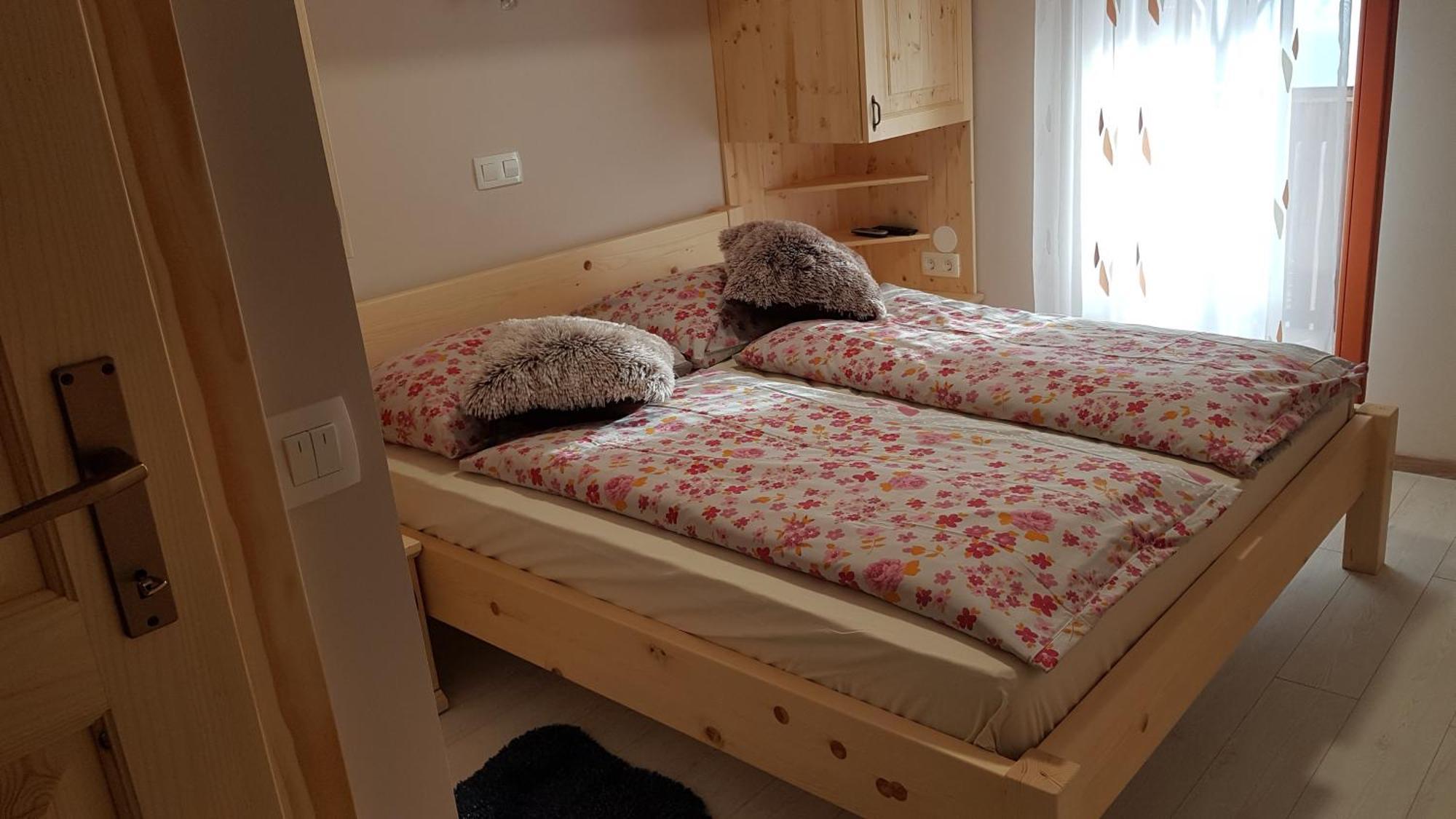 Guest House Pr Ambruzarju & Apartments Cerklje na Gorenjskem Habitación foto